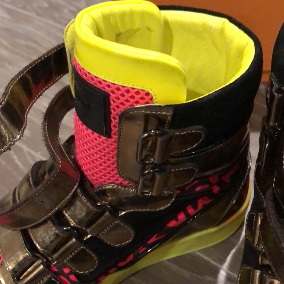 Louis Vuitton graffiti sneakers - Picture 15 of 16